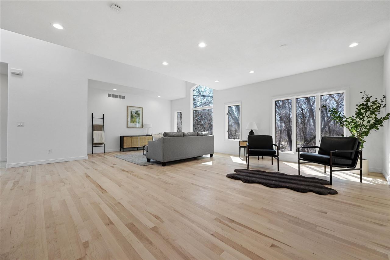 3691 Forest Gate Dr NE