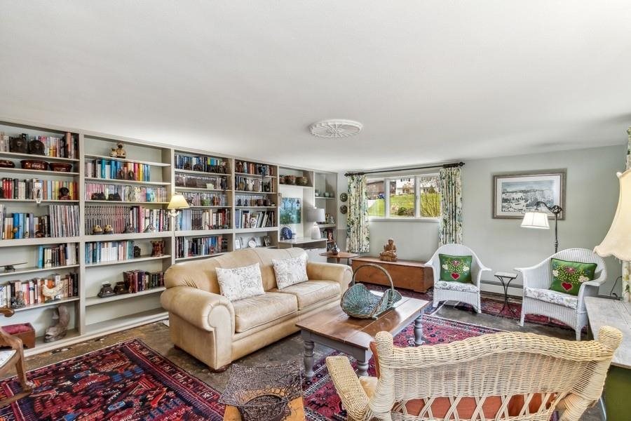 11 Fairview Knoll NE