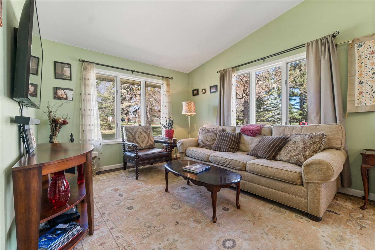 2131 Lakeview Ridge Dr NE