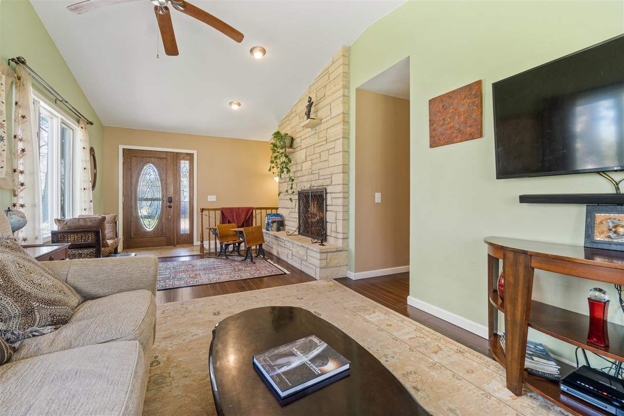 2131 Lakeview Ridge Dr NE