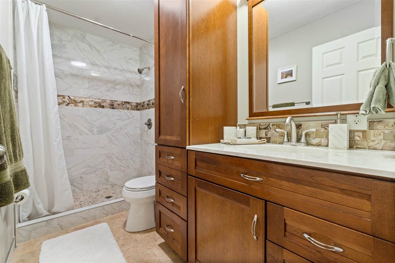 2131 Lakeview Ridge Dr NE