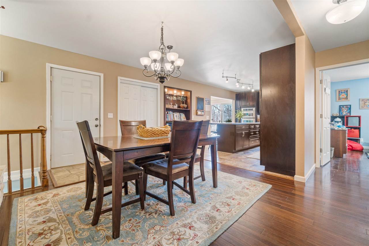 2131 Lakeview Ridge Dr NE