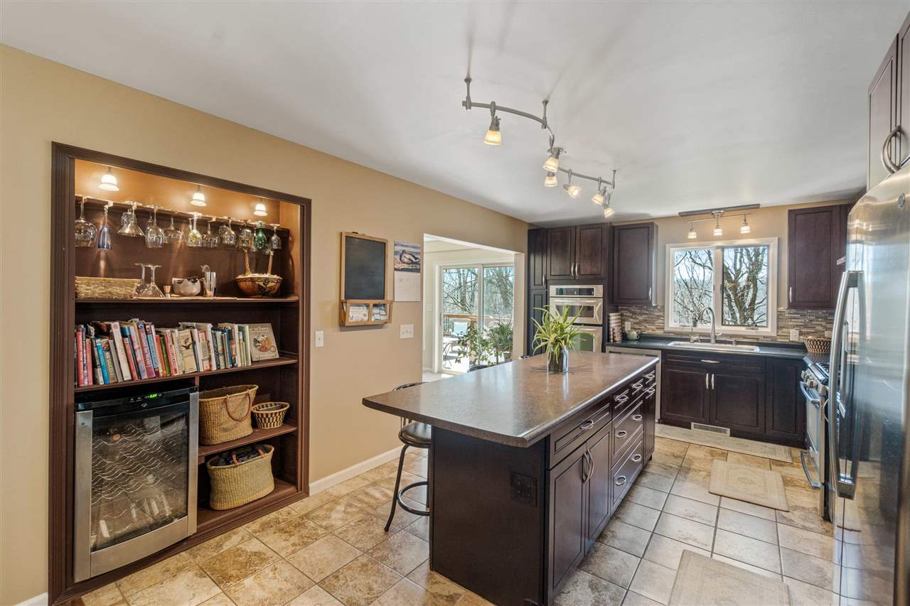 2131 Lakeview Ridge Dr NE