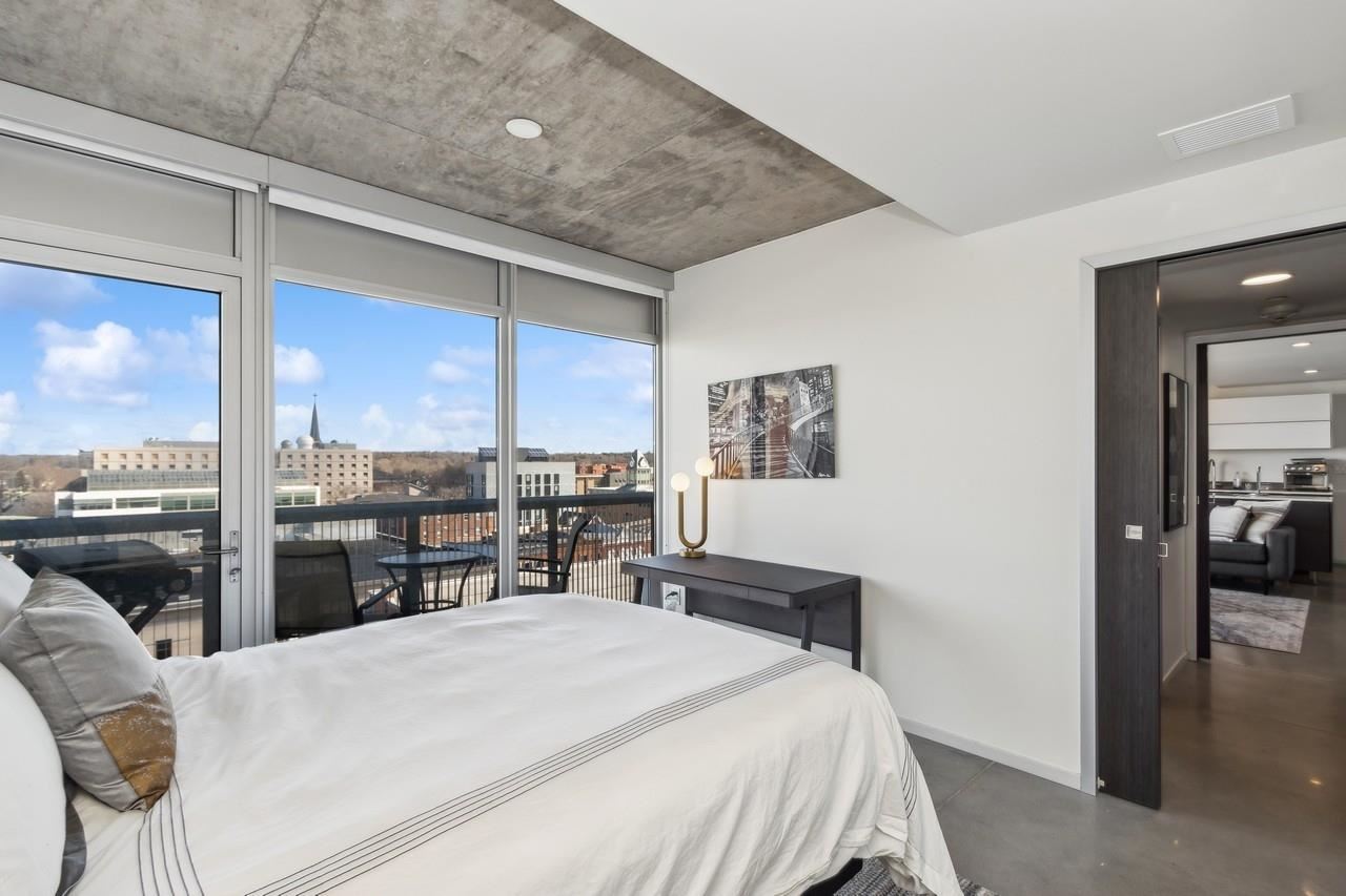 201 E Washington St Unit: No. 703