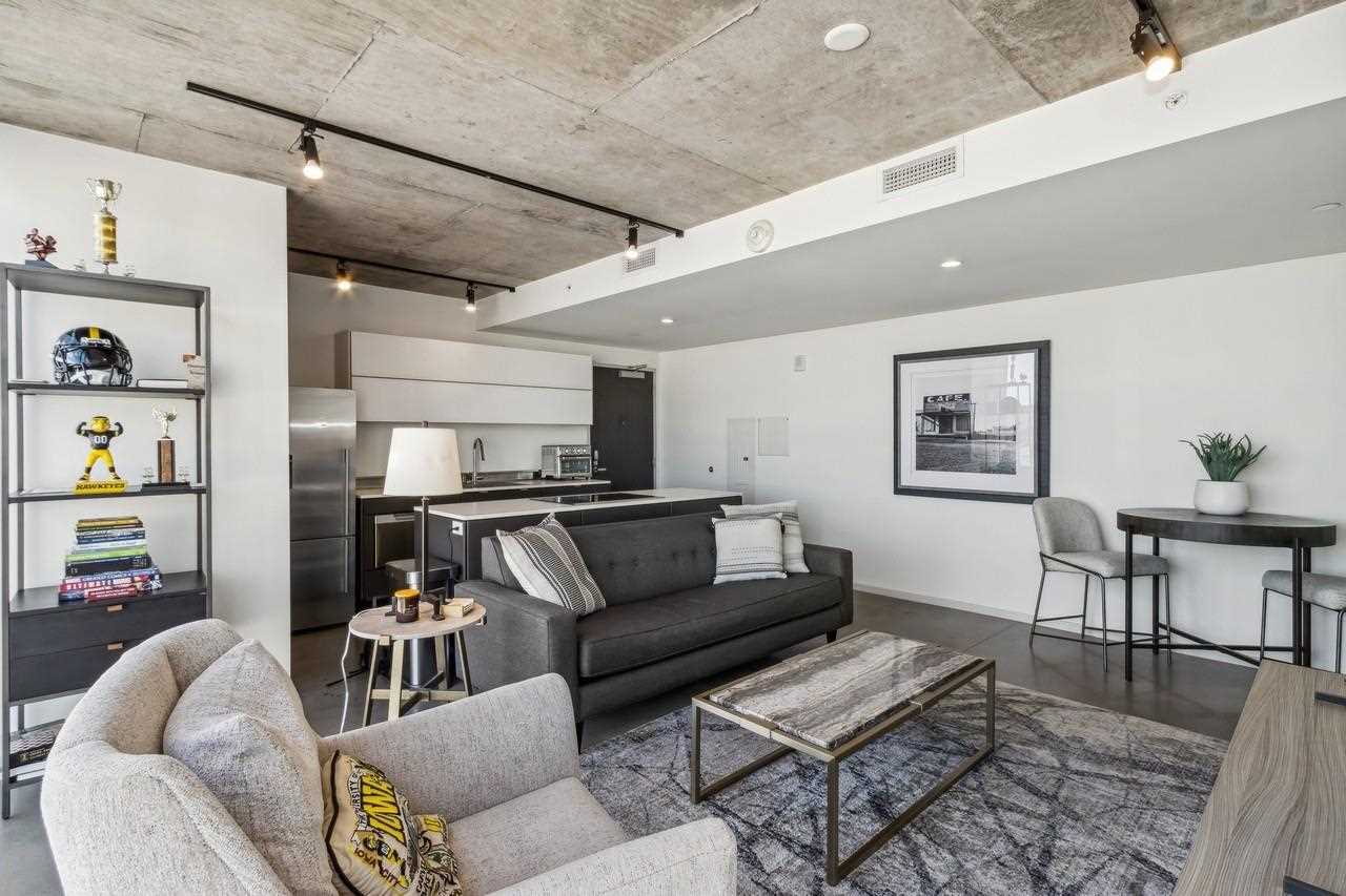 201 E Washington St Unit: No. 703