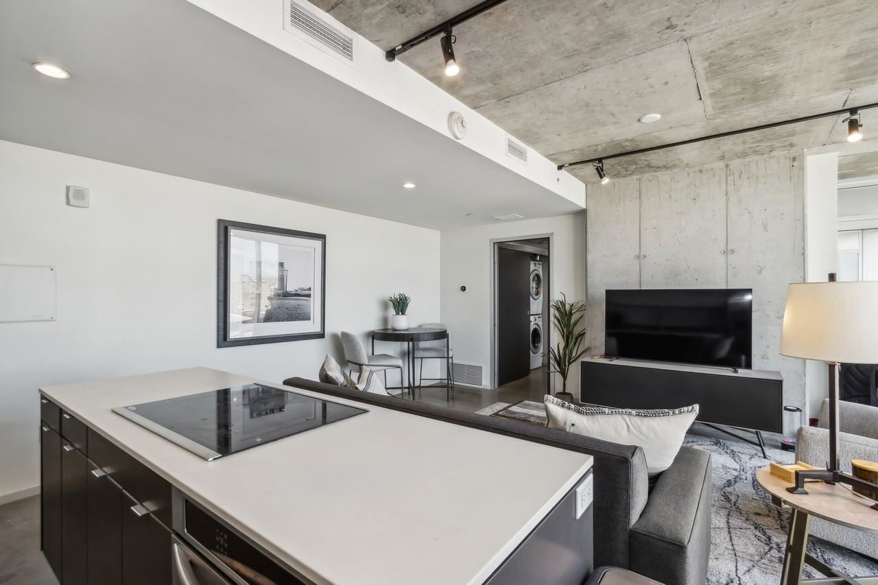 201 E Washington St Unit: No. 703