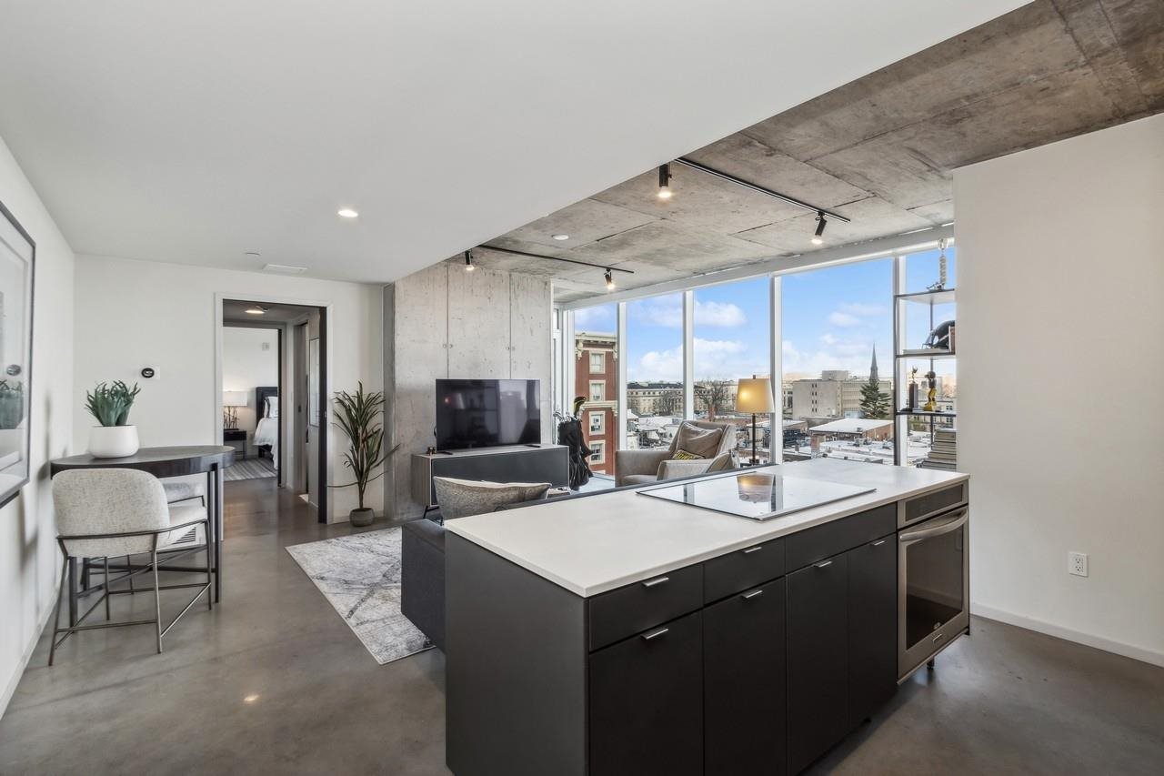 201 E Washington St Unit: No. 703