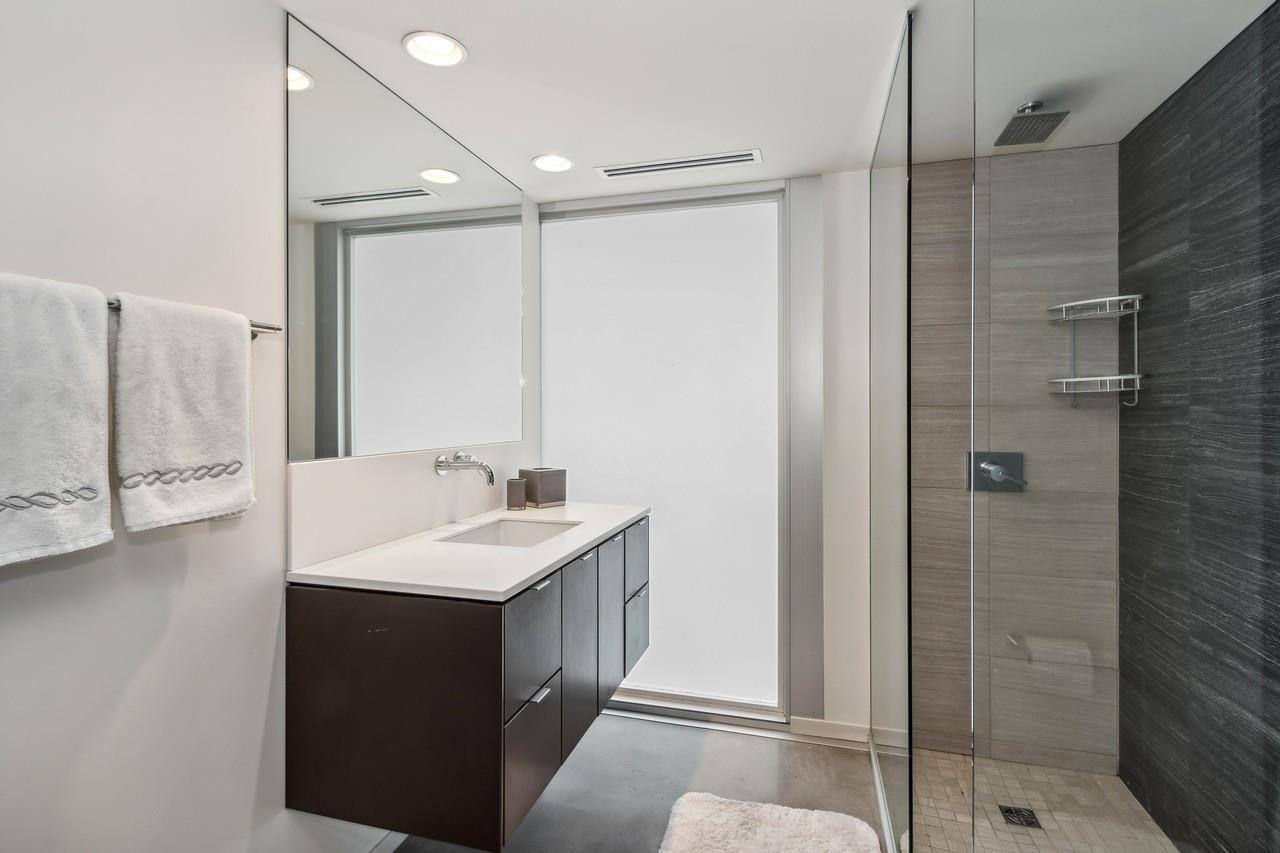 201 E Washington St Unit: No. 703