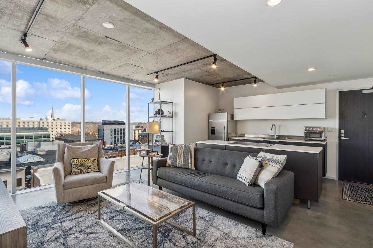 201 E Washington St Unit: No. 703