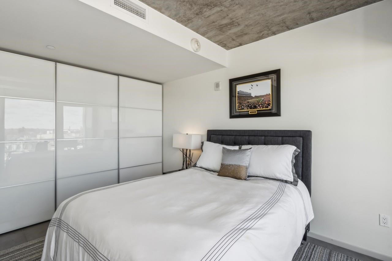 201 E Washington St Unit: No. 703