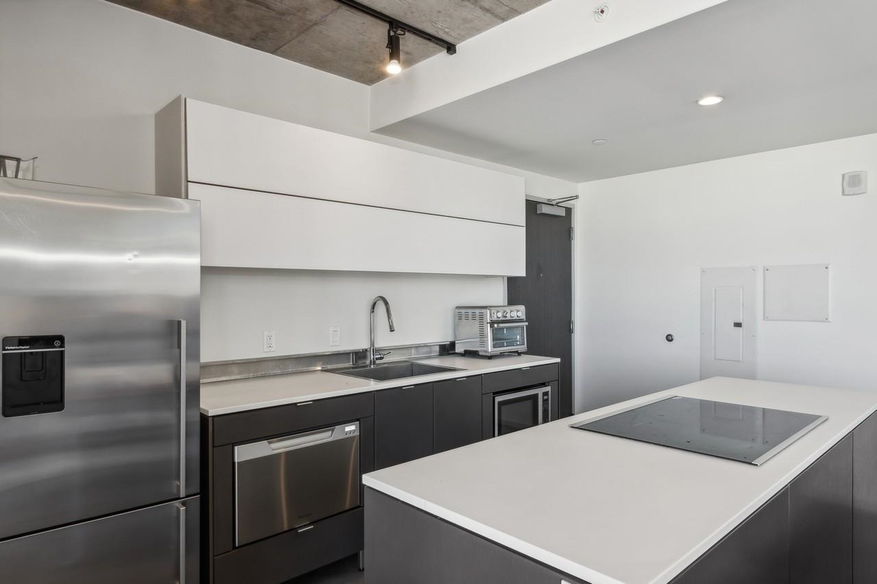 201 E Washington St Unit: No. 703