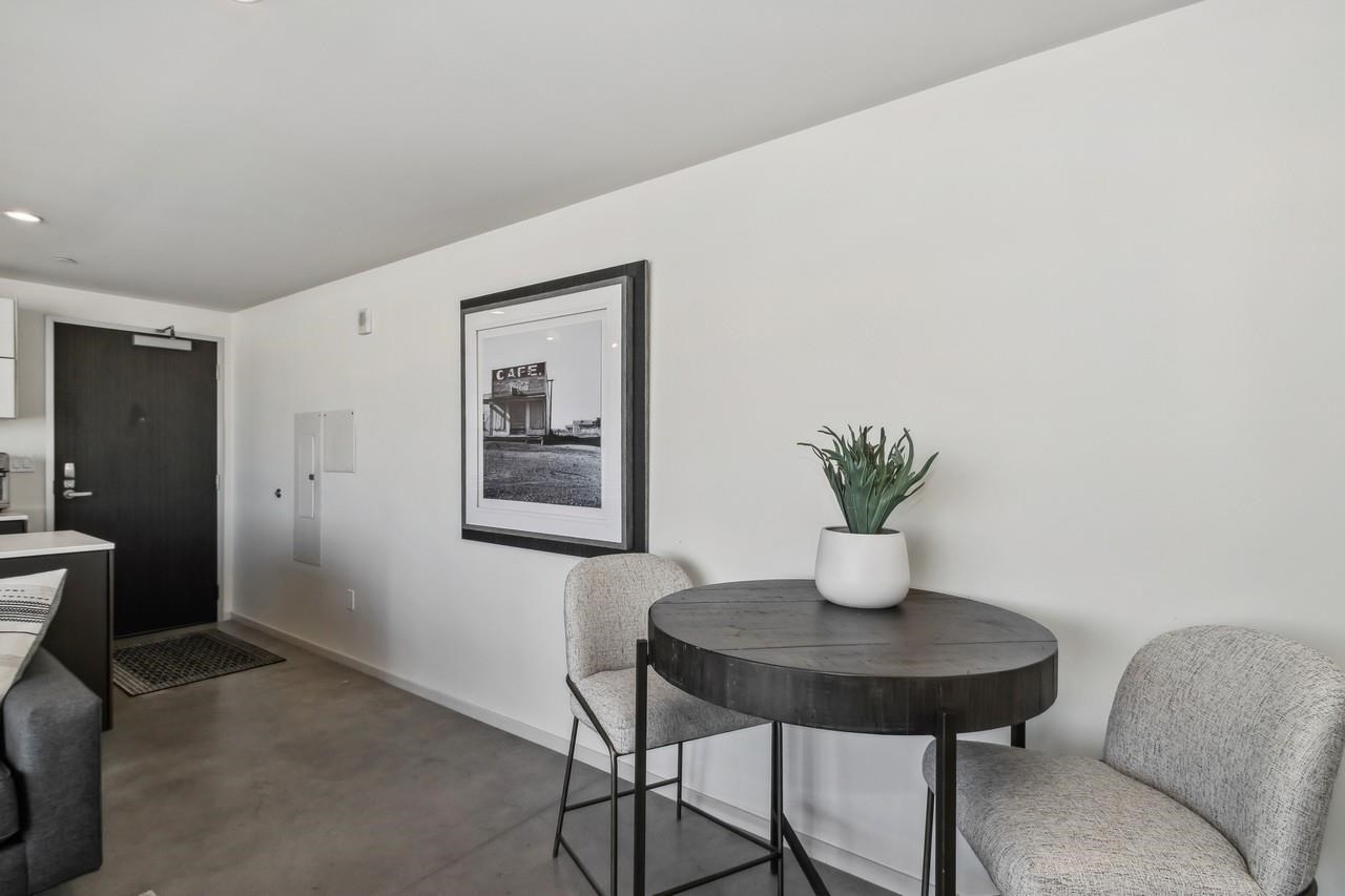 201 E Washington St Unit: No. 703