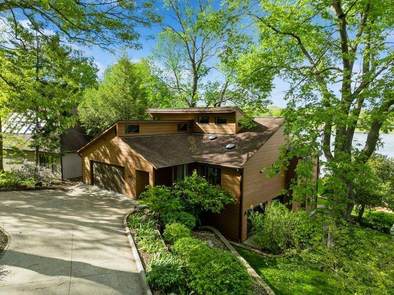 3756 Cottage Reserve Rd NE