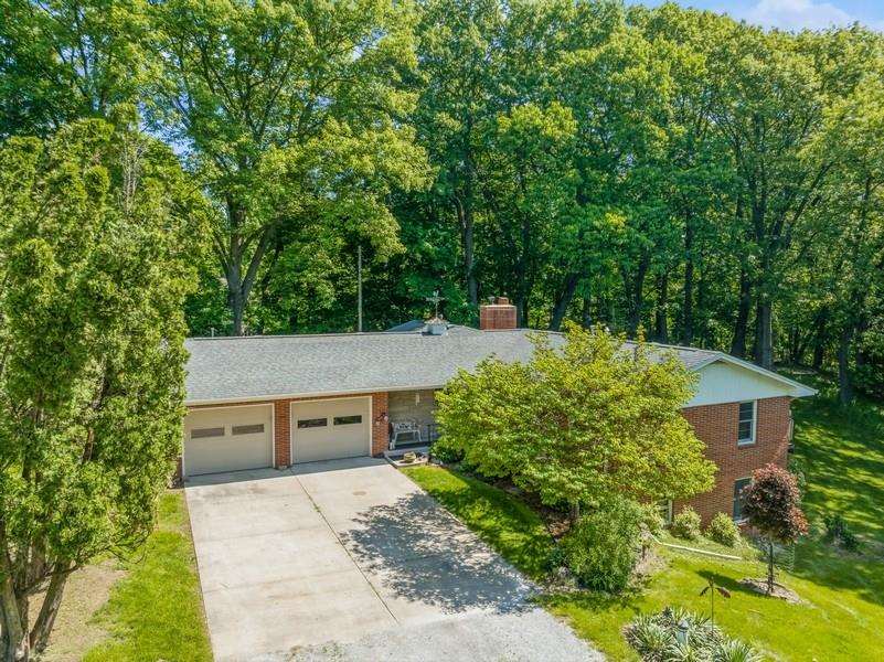 2110 Prairie Du Chien Rd NE