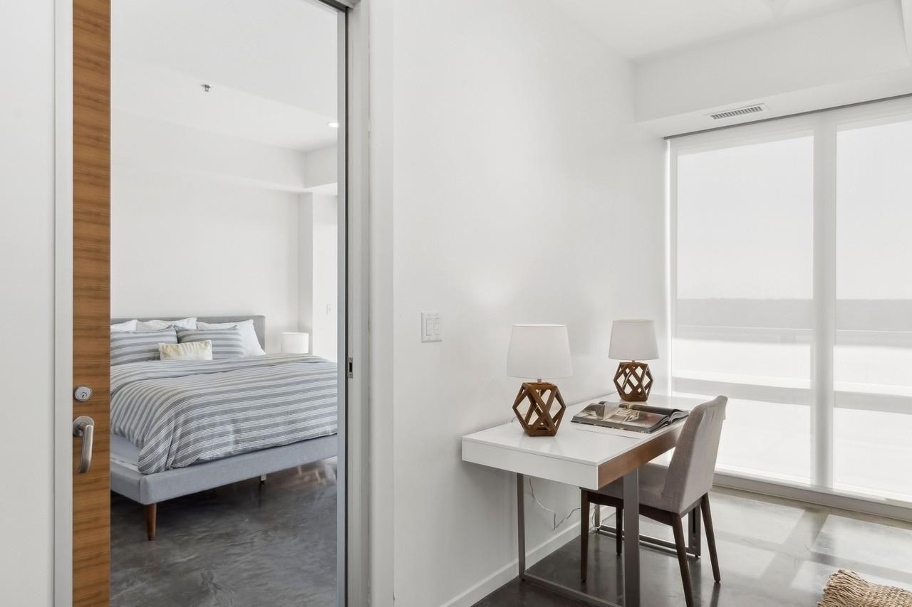 404 E College St Unit: No. 1402