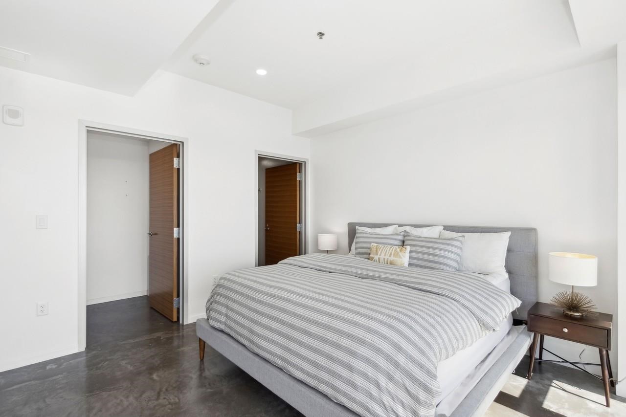 404 E College St Unit: No. 1402