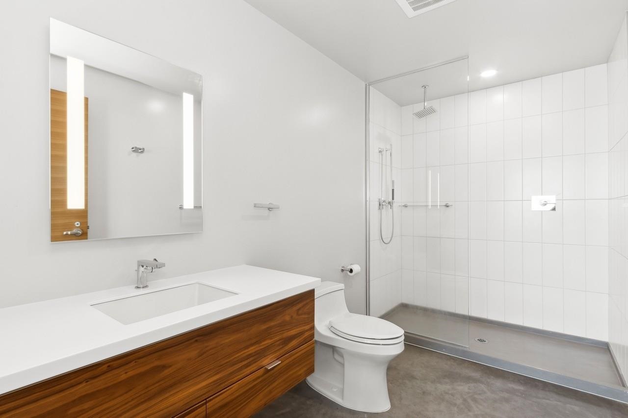 404 E College St Unit: No. 1402