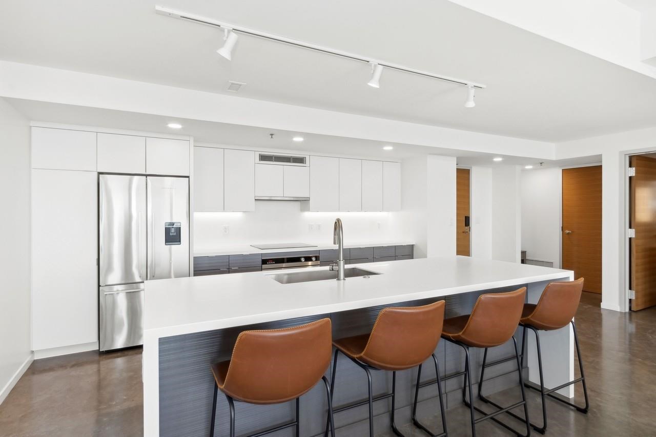 404 E College St Unit: No. 1402