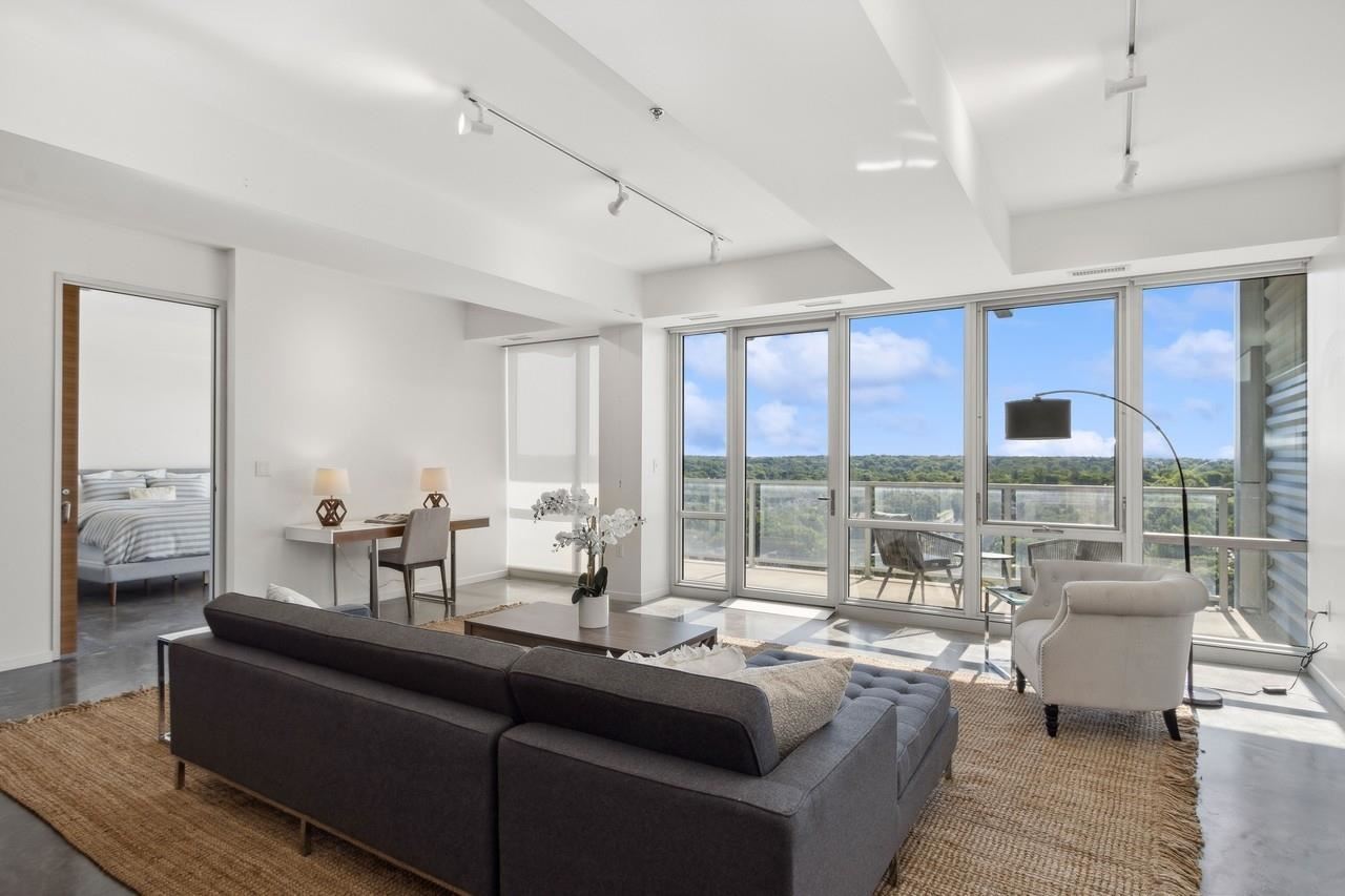 404 E College St Unit: No. 1402