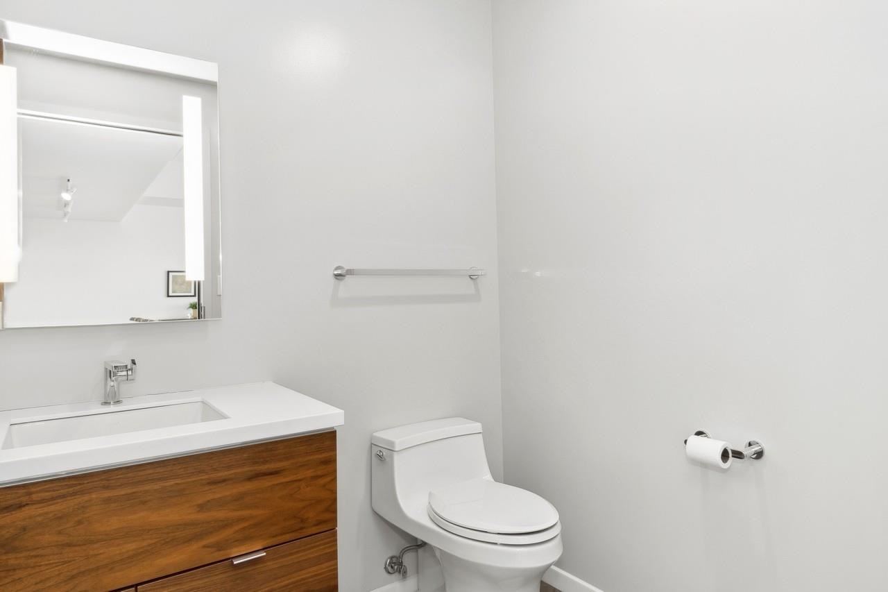 404 E College St Unit: No. 1402