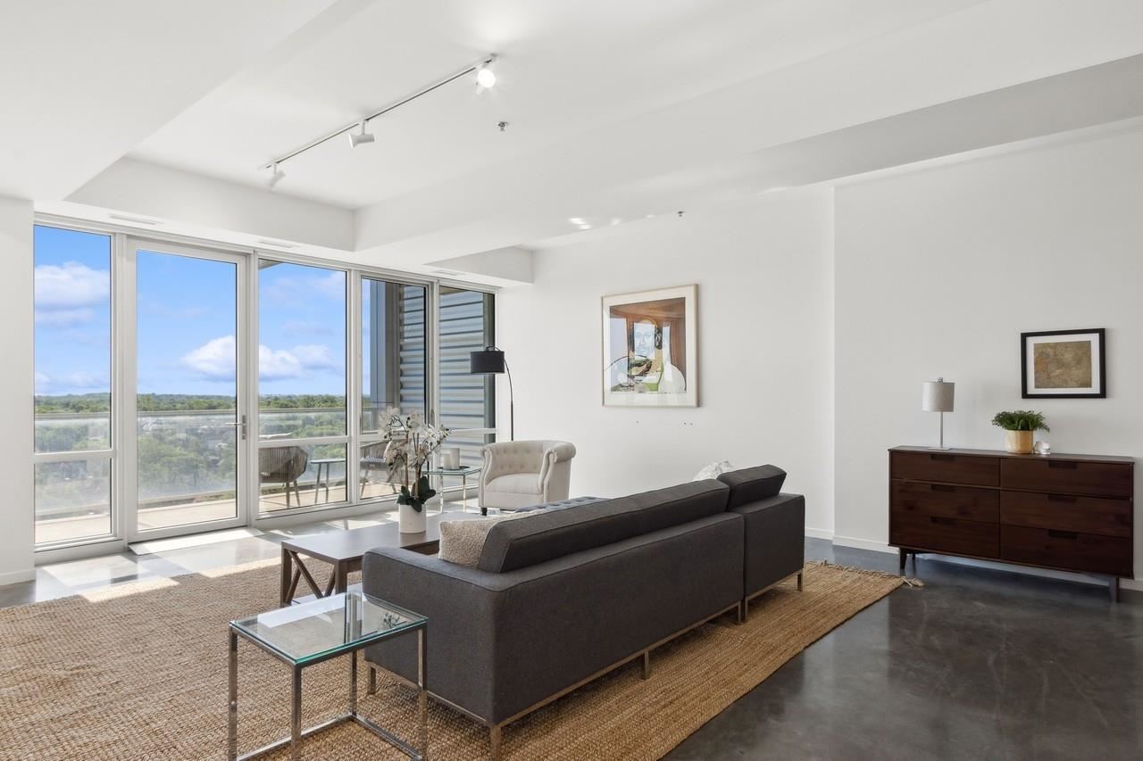 404 E College St Unit: No. 1402