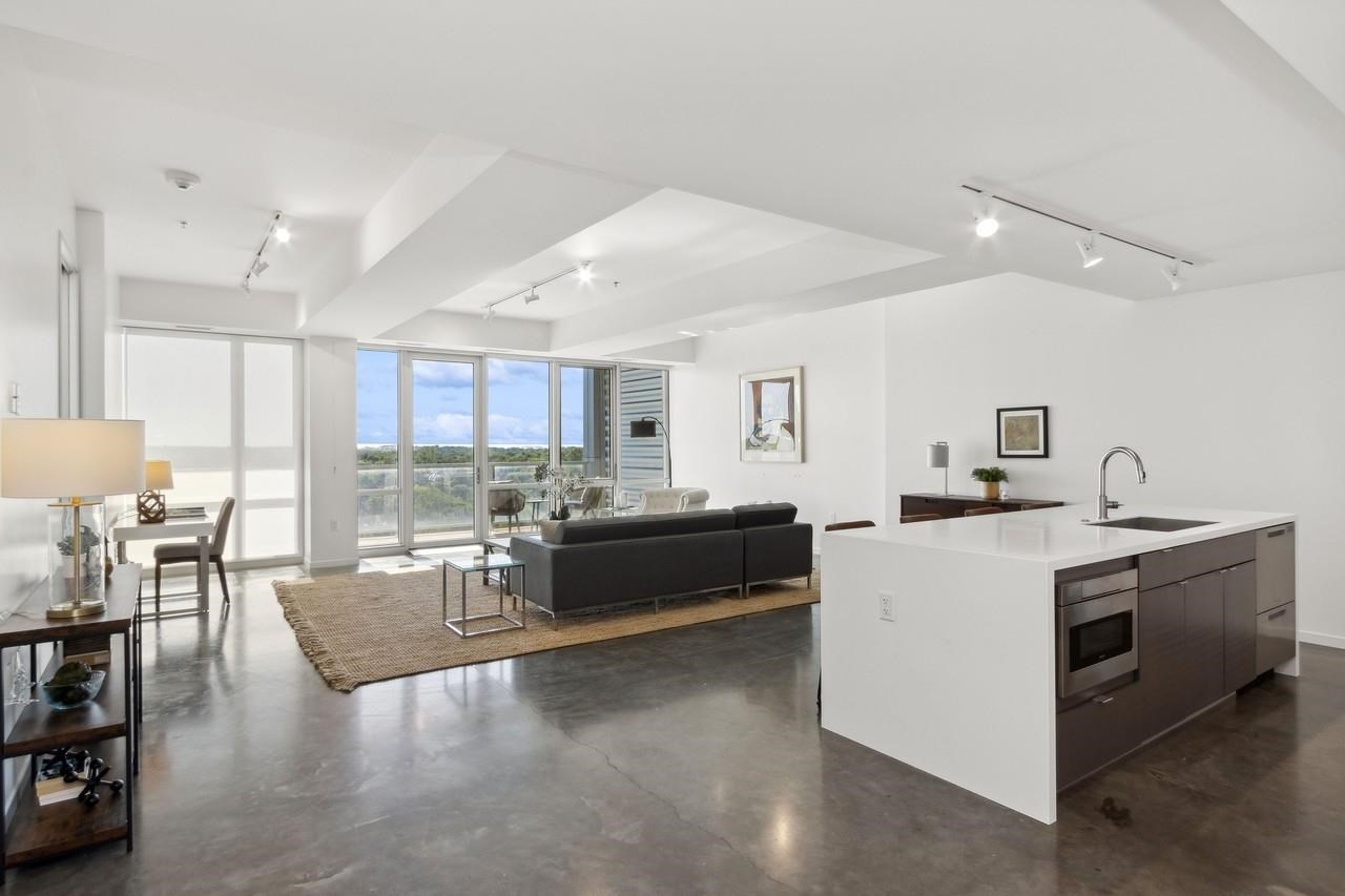 404 E College St Unit: No. 1402