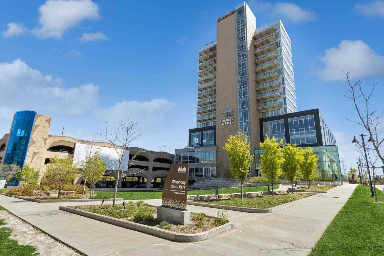 404 E College St Unit: No. 1402