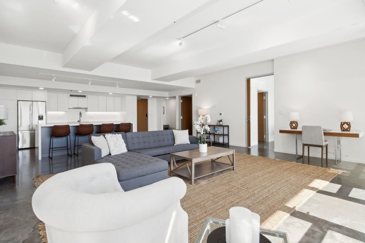 404 E College St Unit: No. 1402