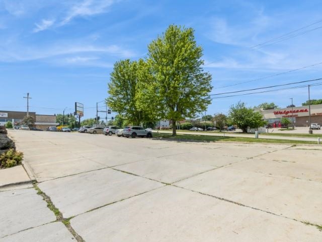 2300 Muscatine Ave