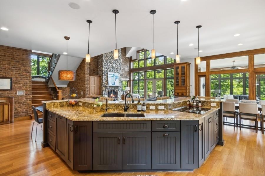 3747 Cottage Reserve Rd NE