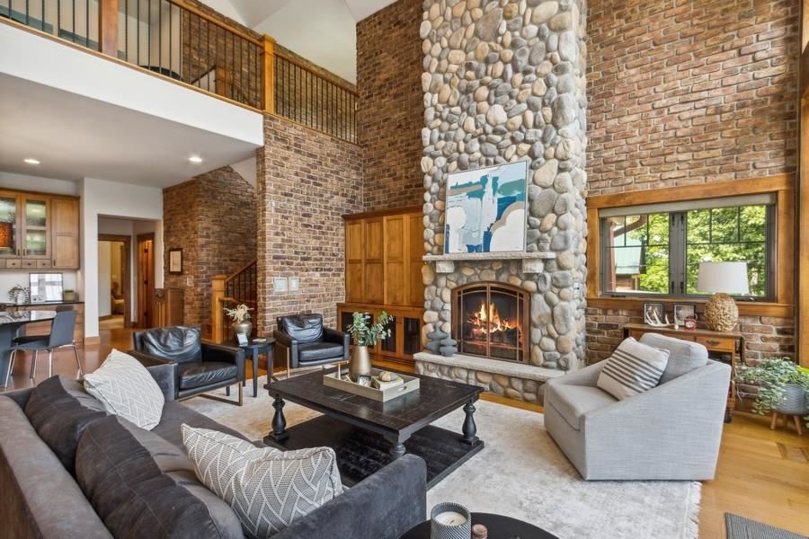 3747 Cottage Reserve Rd NE