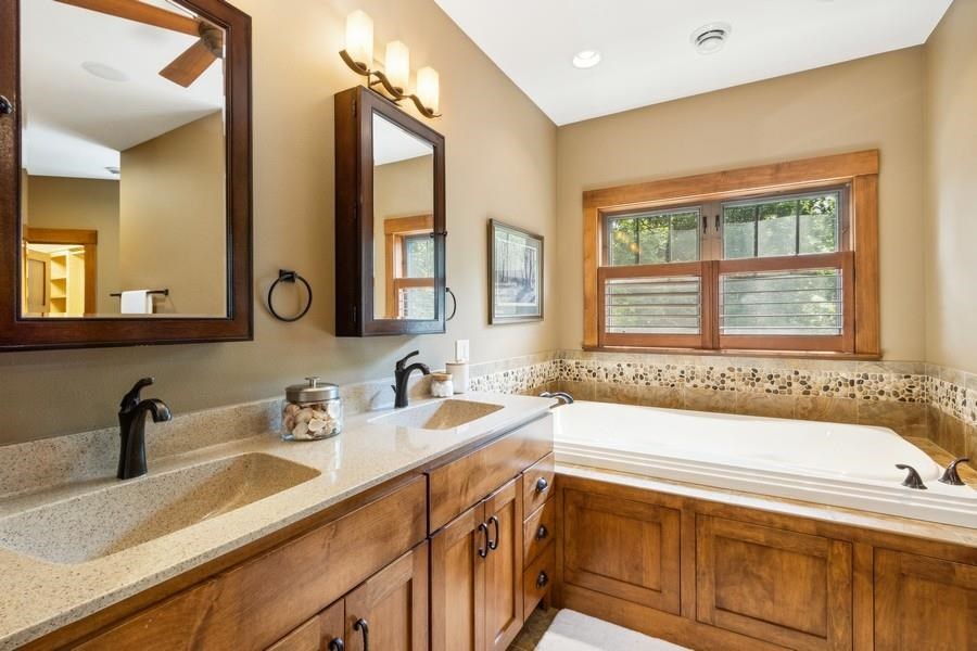 3747 Cottage Reserve Rd NE