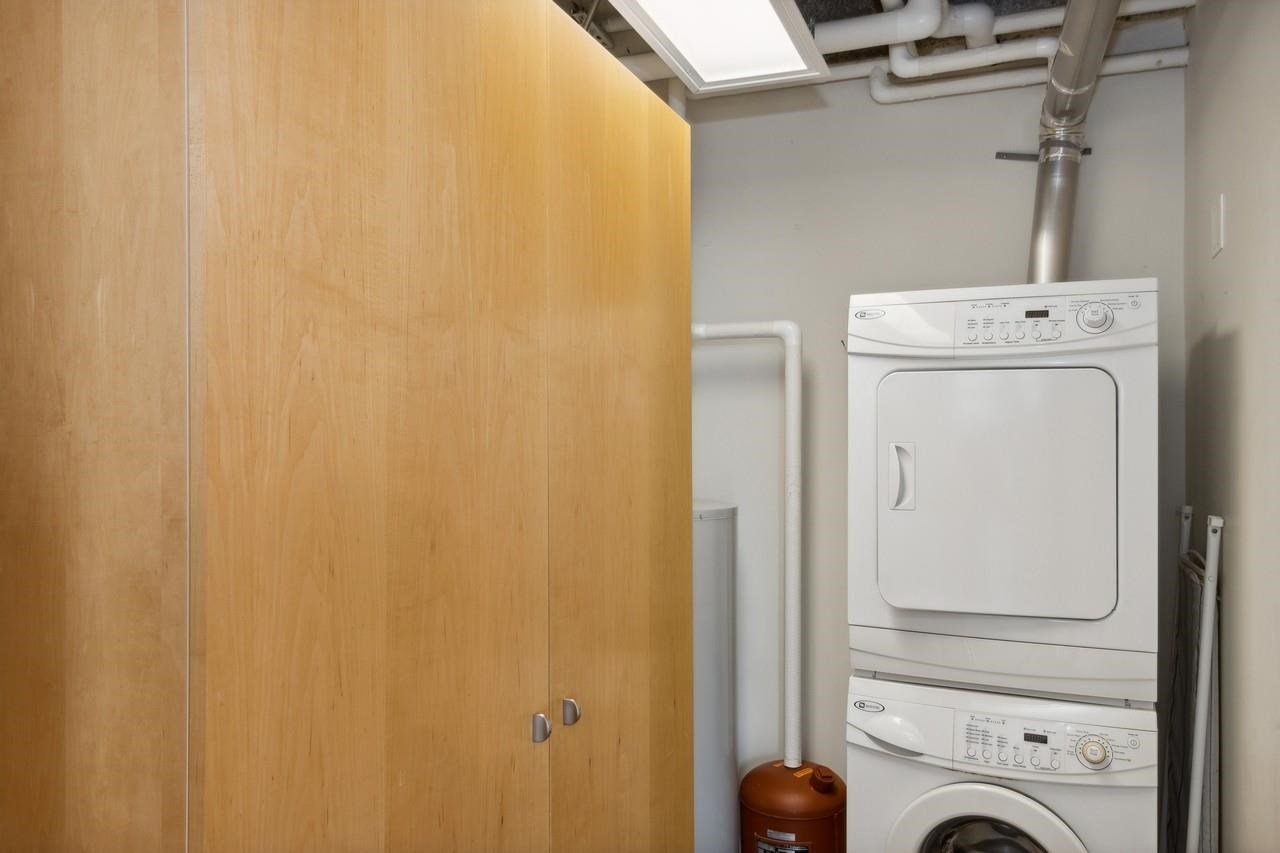 221 E College St Unit: No. 809