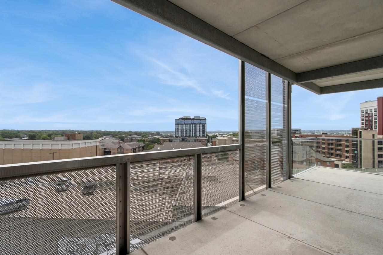 221 E College St Unit: No. 809