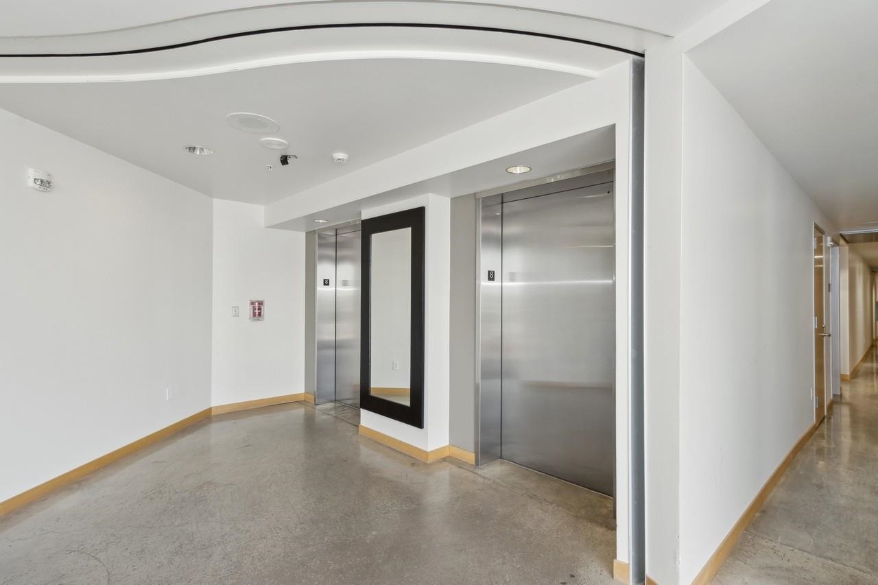 221 E College St Unit: No. 809