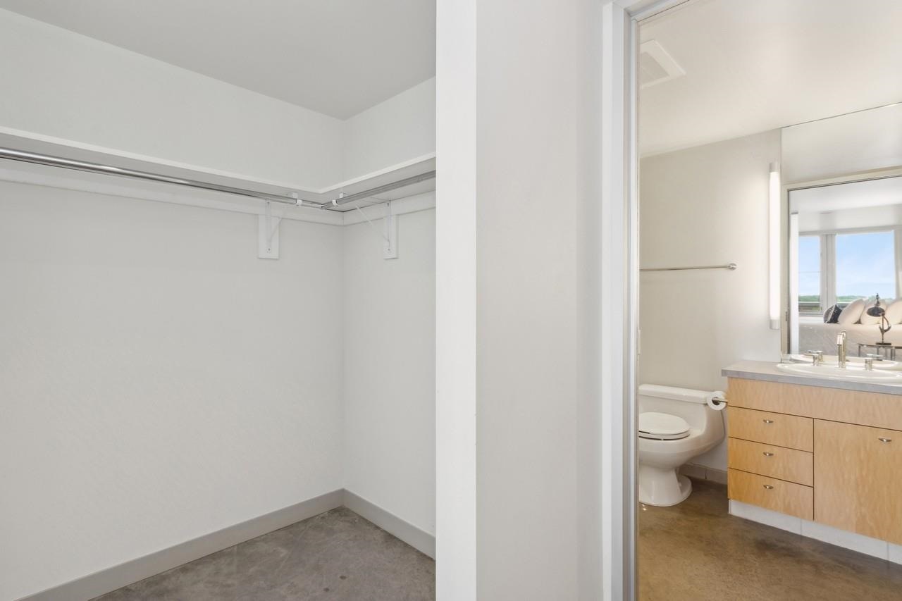 221 E College St Unit: No. 809