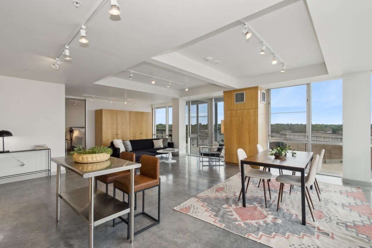 221 E College St Unit: No. 809