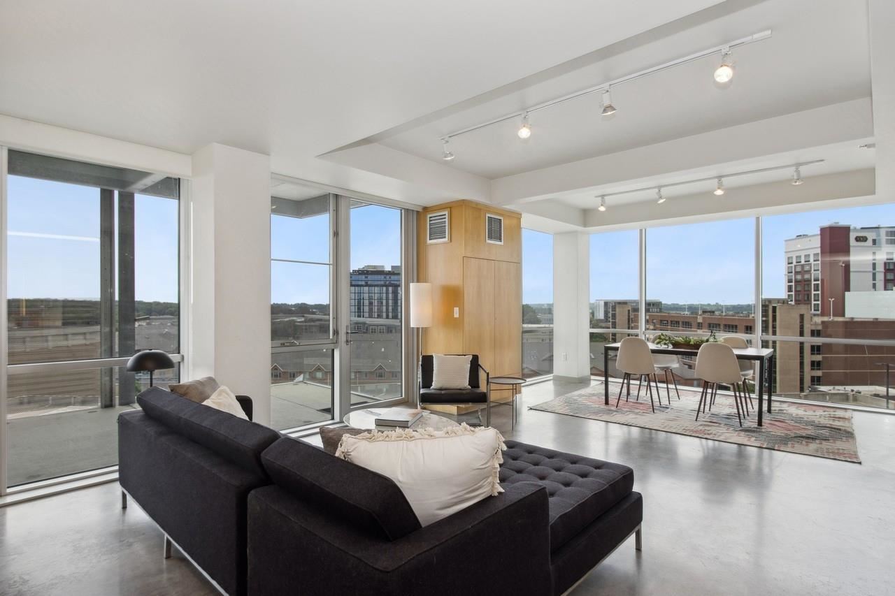 221 E College St Unit: No. 809