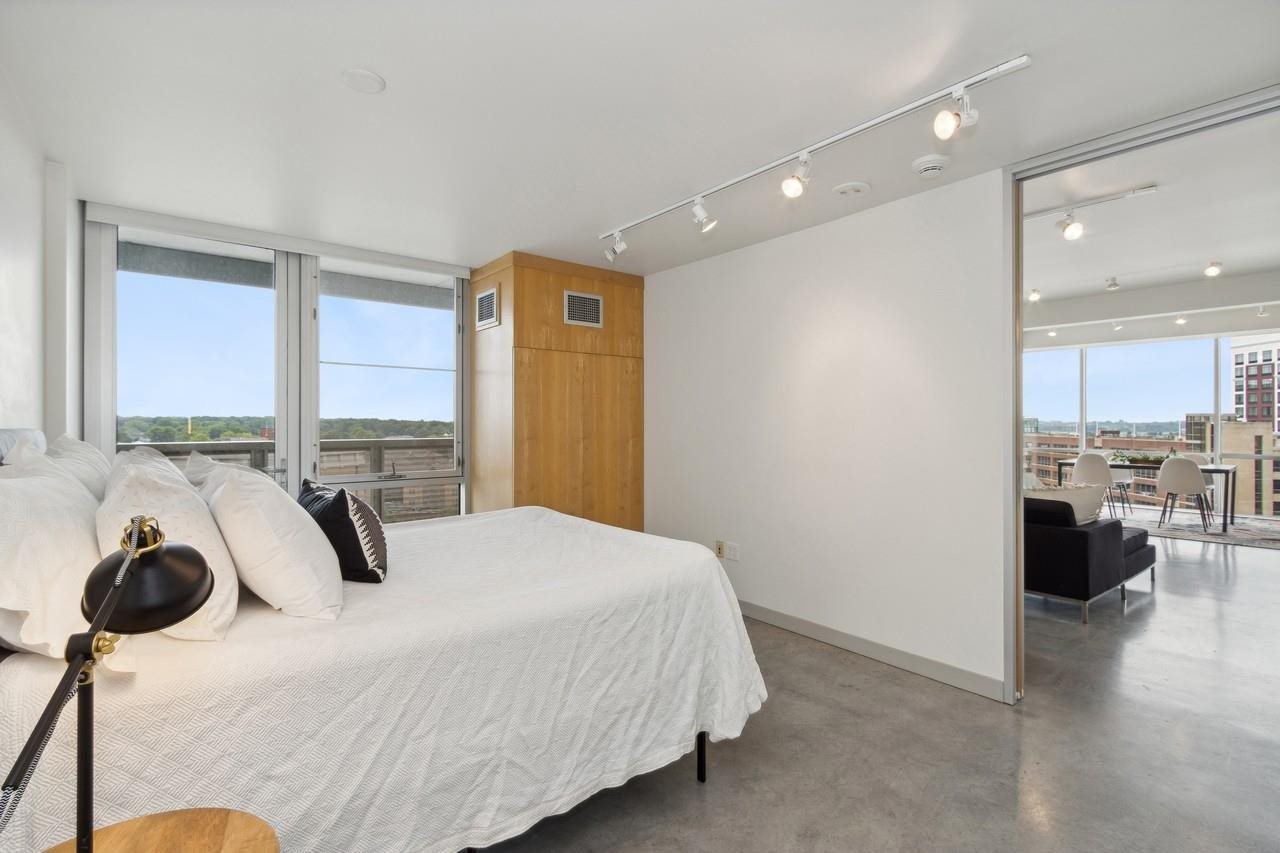 221 E College St Unit: No. 809