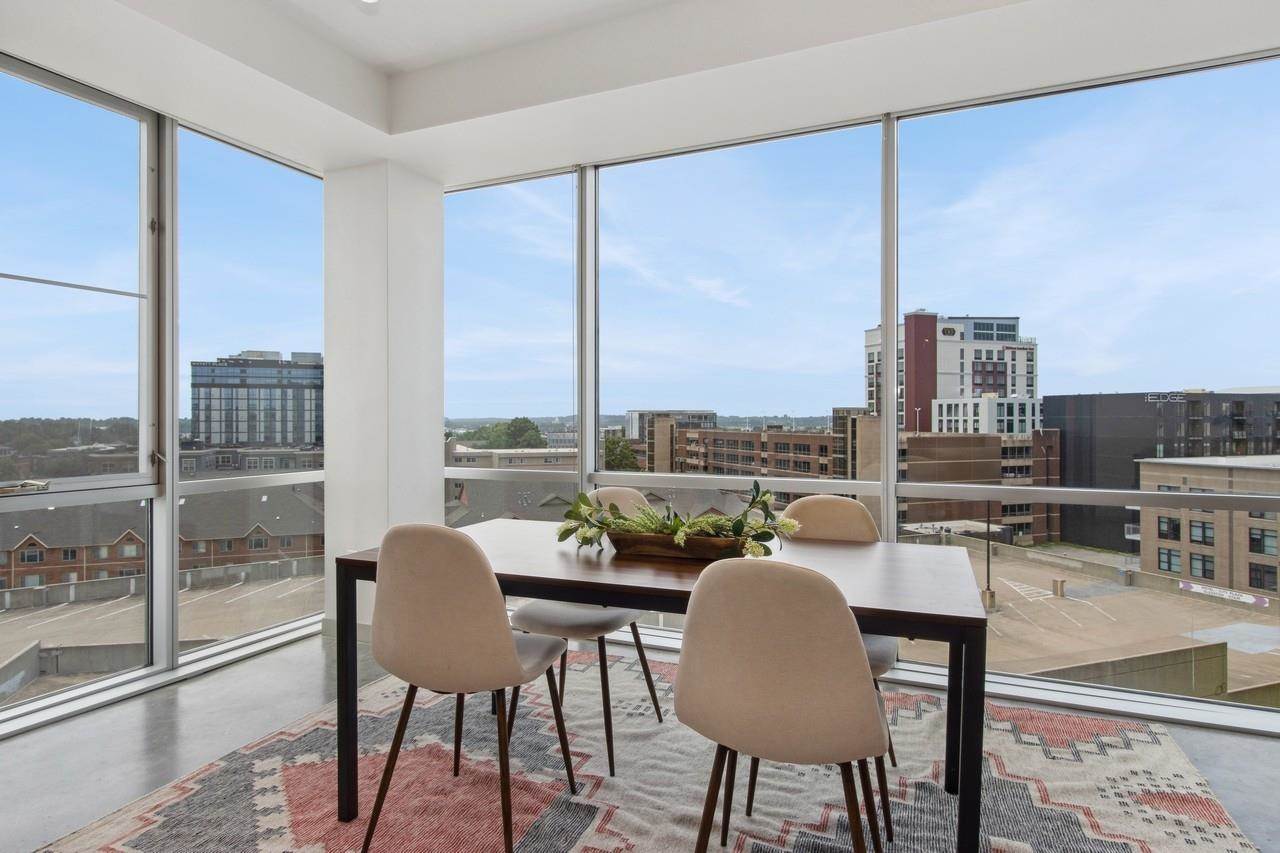 221 E College St Unit: No. 809