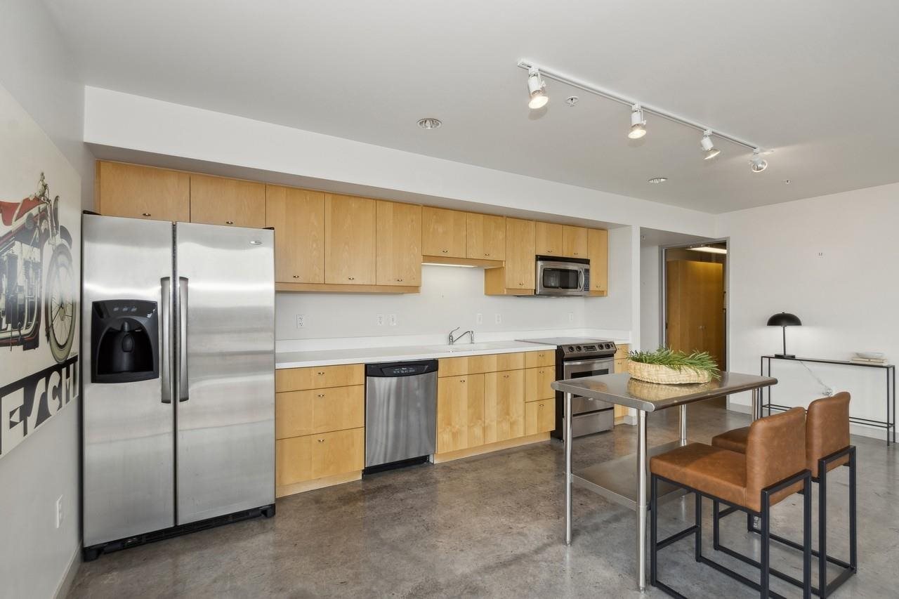 221 E College St Unit: No. 809