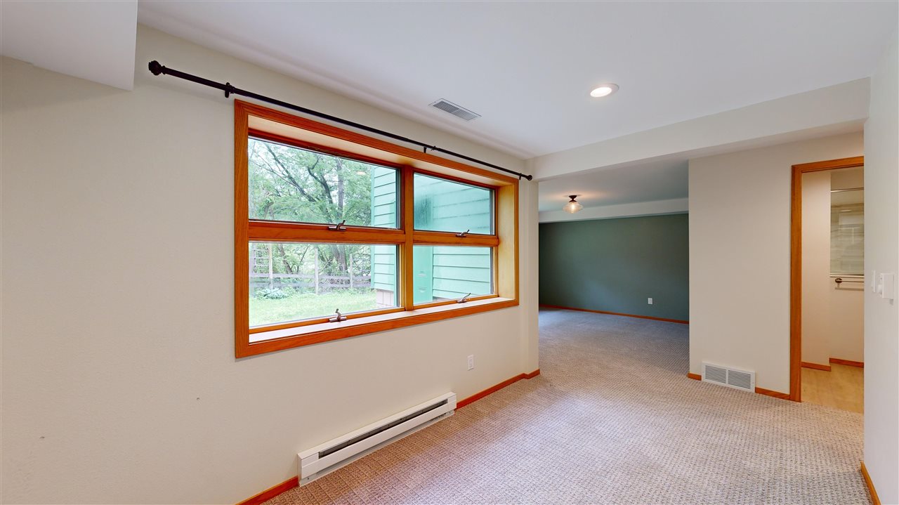 10 Spring Valley Dr NE