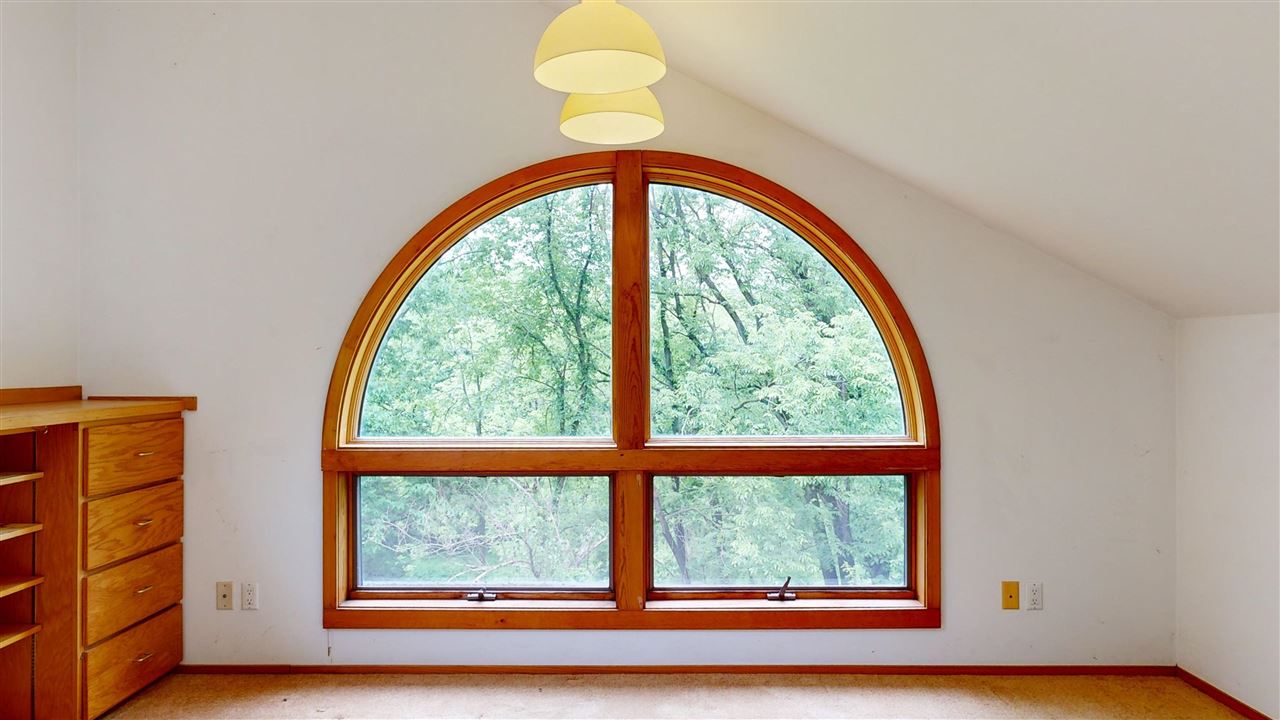 10 Spring Valley Dr NE