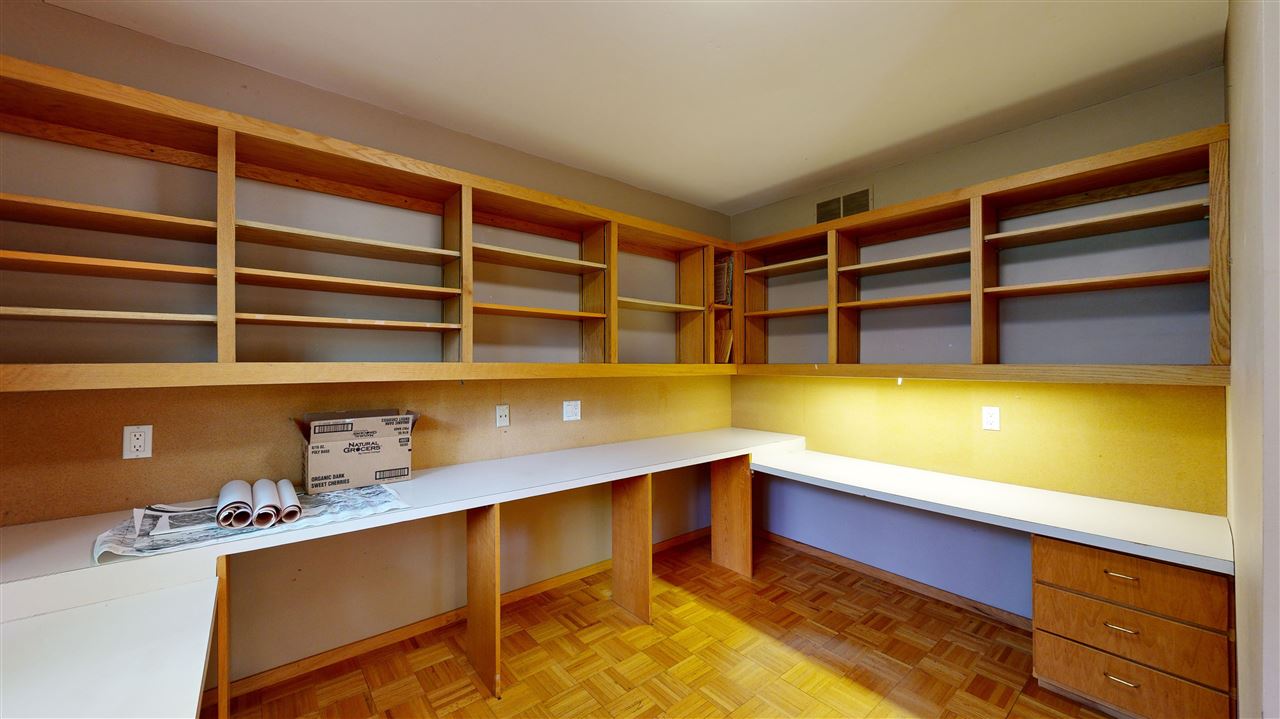 10 Spring Valley Dr NE