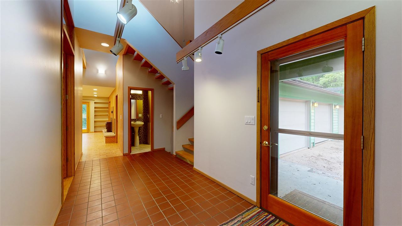 10 Spring Valley Dr NE