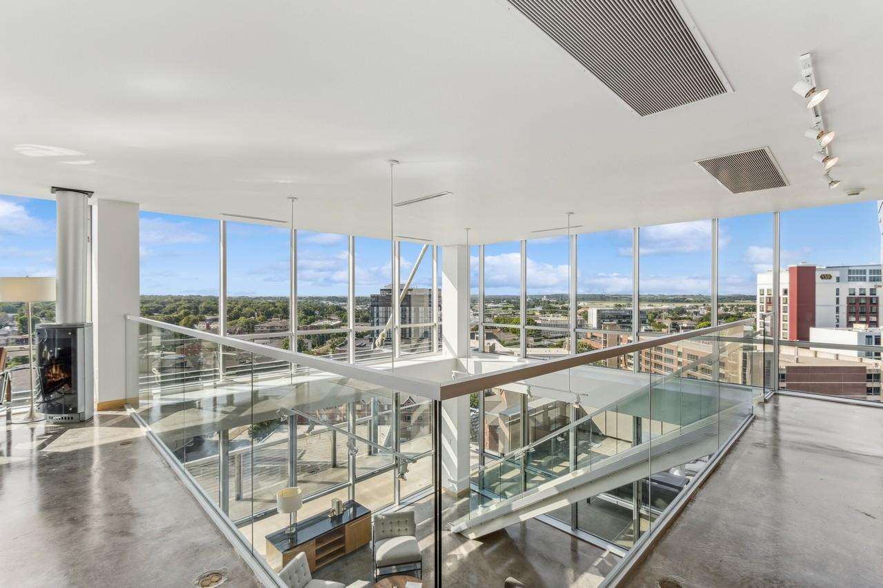 221 E College St Unit: No. 1208