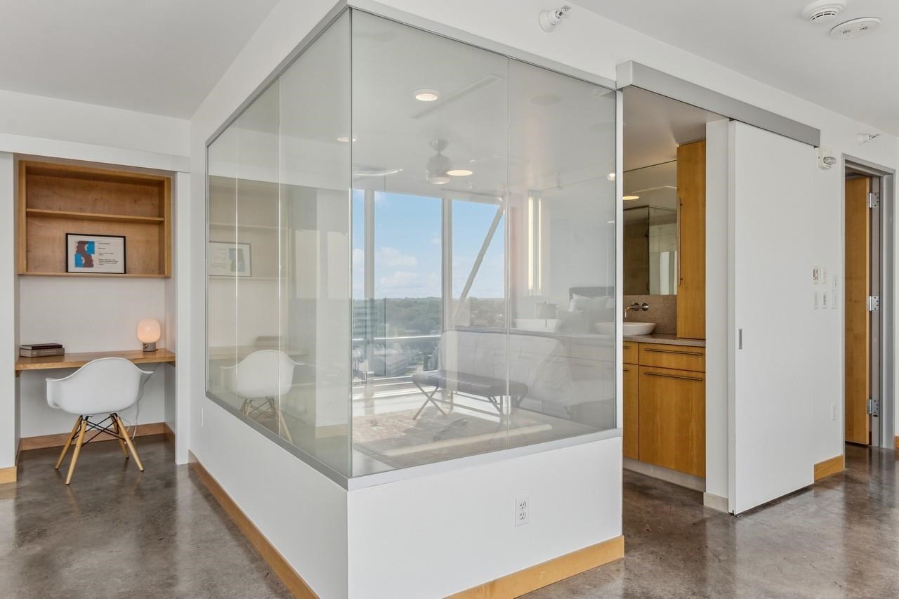 221 E College St Unit: No. 1208