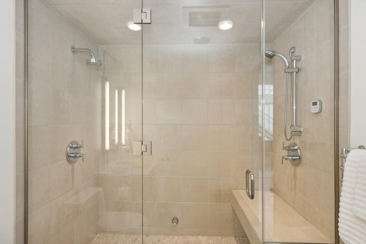 221 E College St Unit: No. 1208