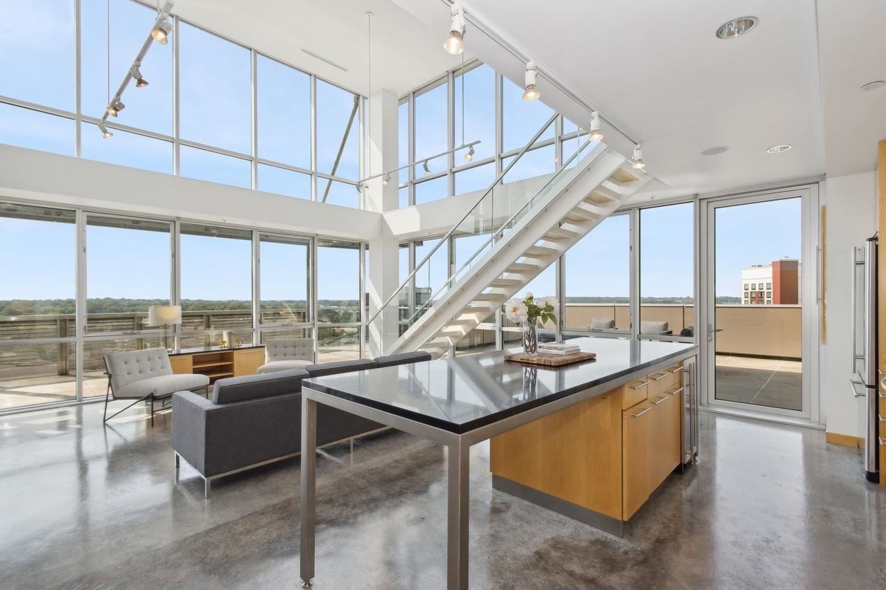 221 E College St Unit: No. 1208