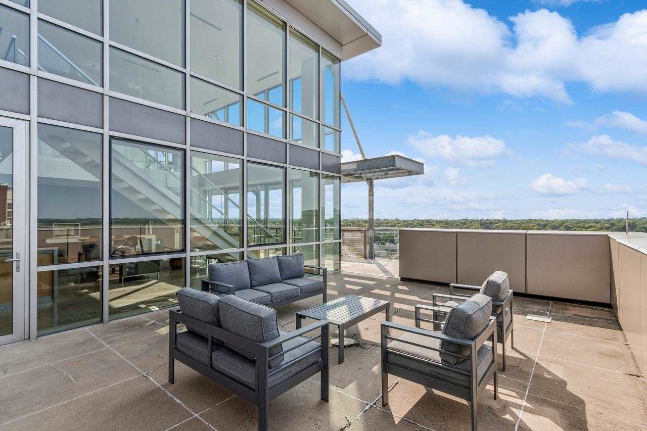 221 E College St Unit: No. 1208